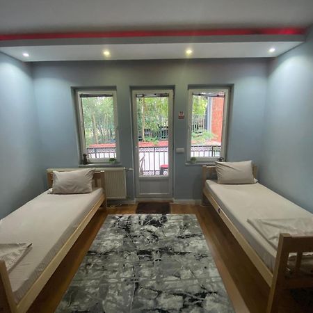City Park Hostel Prishtinë Ngoại thất bức ảnh