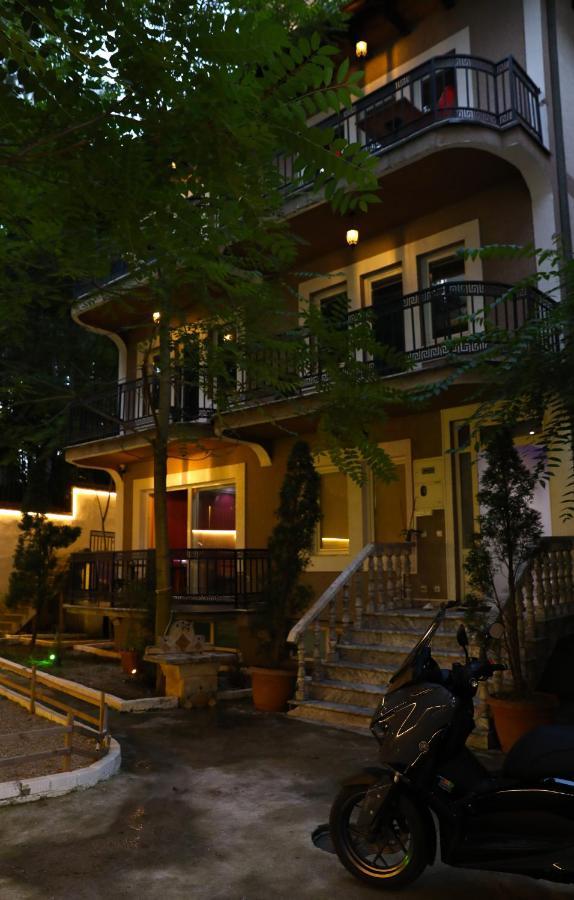 City Park Hostel Prishtinë Ngoại thất bức ảnh