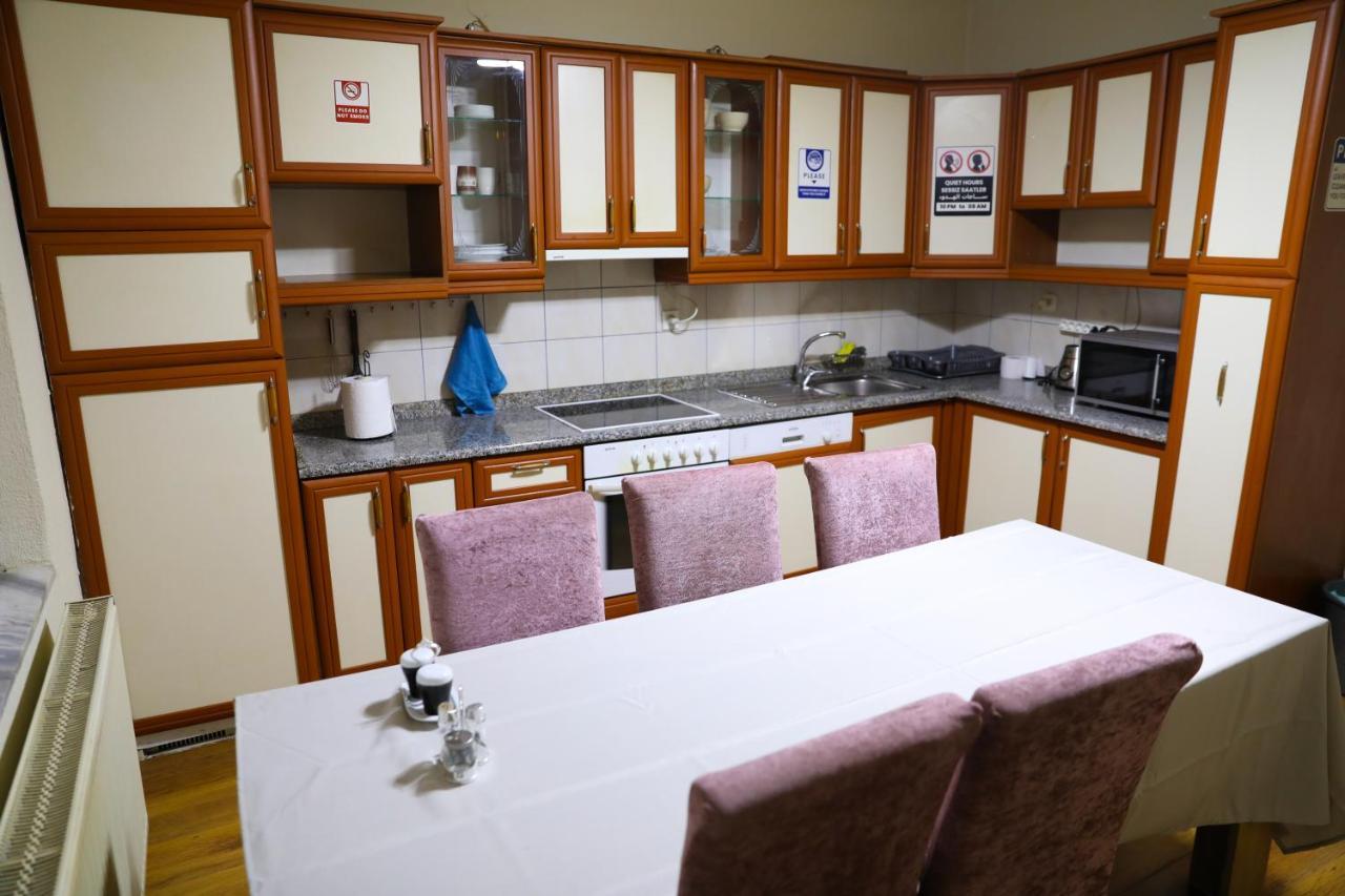 City Park Hostel Prishtinë Ngoại thất bức ảnh