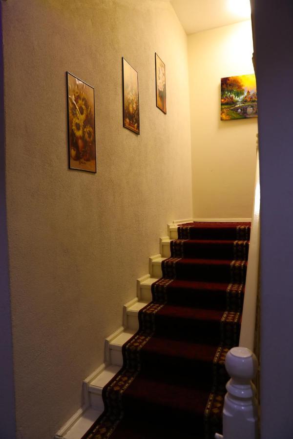 City Park Hostel Prishtinë Ngoại thất bức ảnh