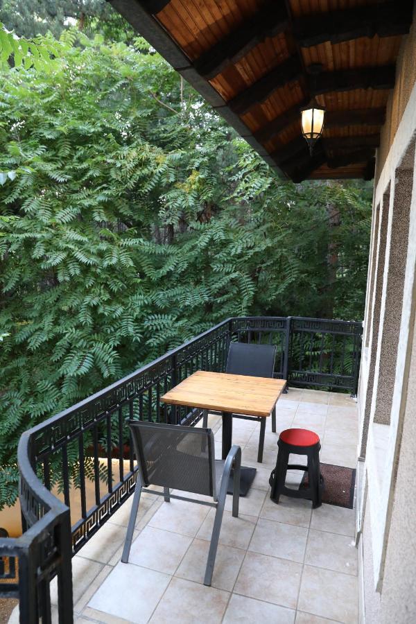 City Park Hostel Prishtinë Ngoại thất bức ảnh