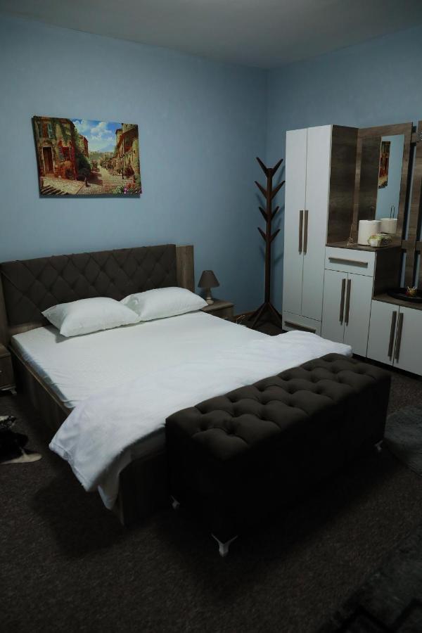 City Park Hostel Prishtinë Ngoại thất bức ảnh