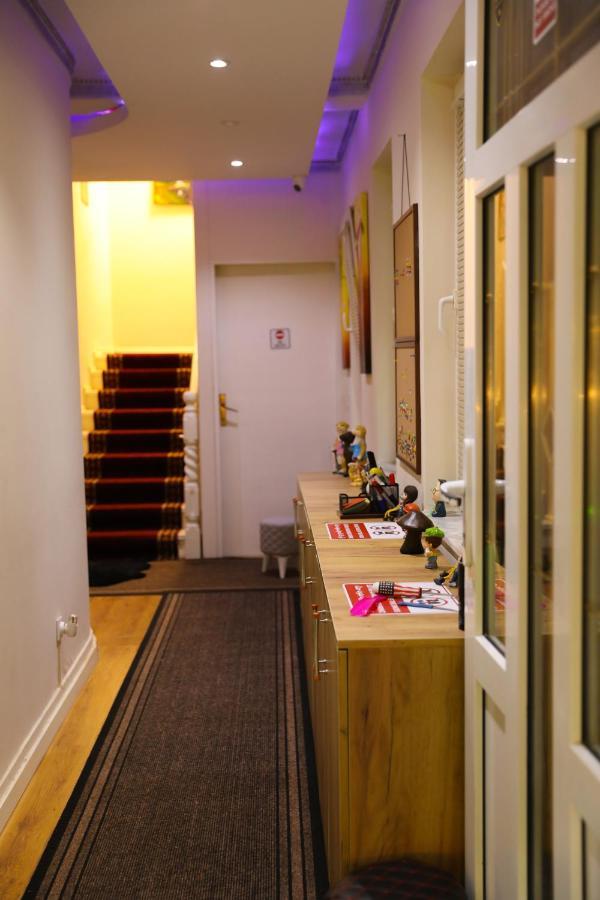City Park Hostel Prishtinë Ngoại thất bức ảnh