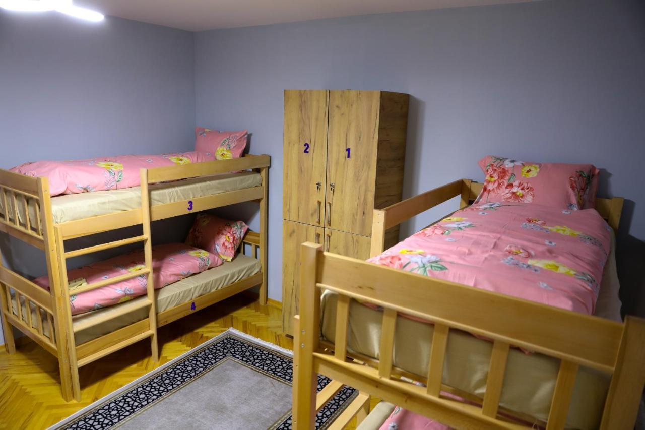 City Park Hostel Prishtinë Ngoại thất bức ảnh