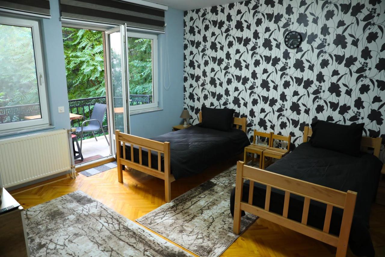 City Park Hostel Prishtinë Ngoại thất bức ảnh