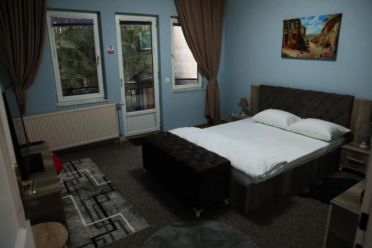 City Park Hostel Prishtinë Ngoại thất bức ảnh