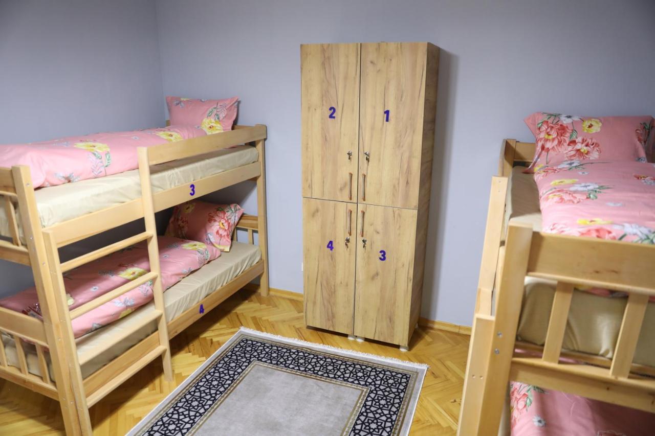 City Park Hostel Prishtinë Ngoại thất bức ảnh