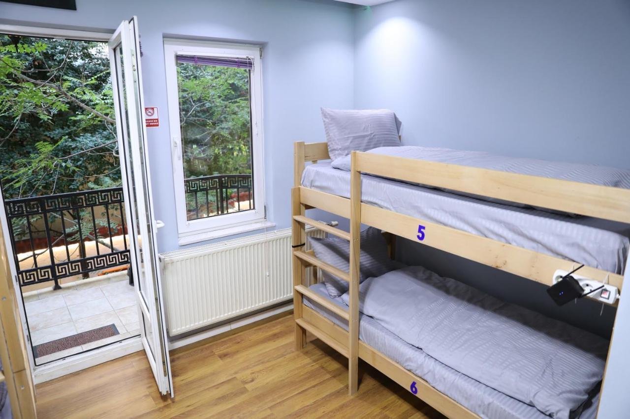 City Park Hostel Prishtinë Ngoại thất bức ảnh