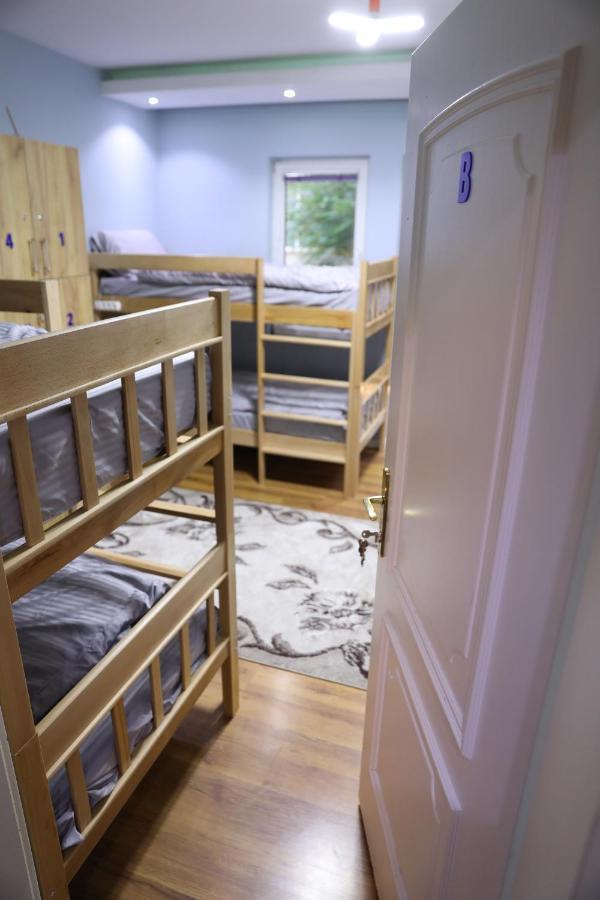 City Park Hostel Prishtinë Ngoại thất bức ảnh