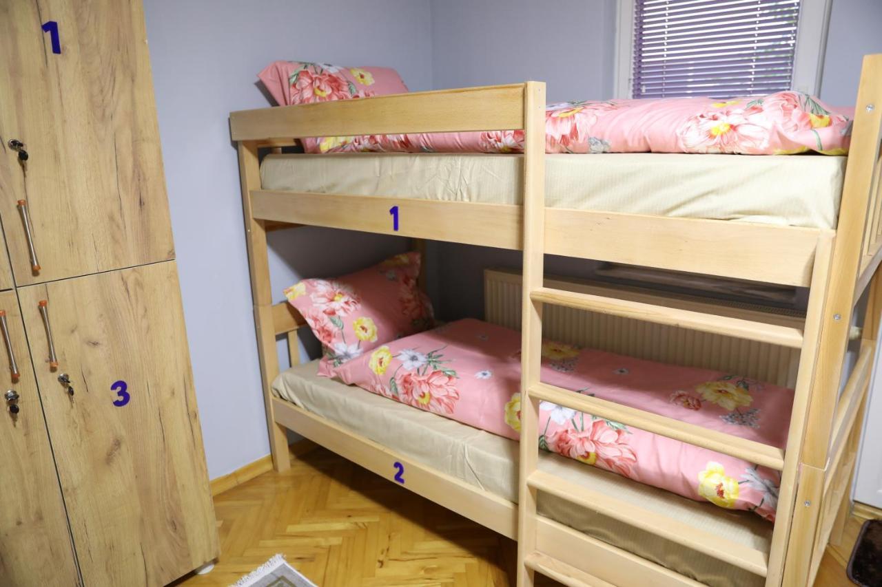 City Park Hostel Prishtinë Ngoại thất bức ảnh