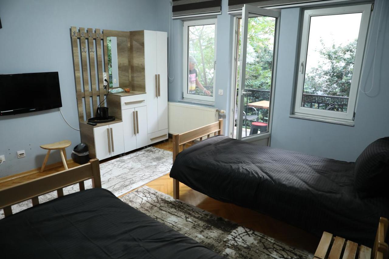 City Park Hostel Prishtinë Ngoại thất bức ảnh
