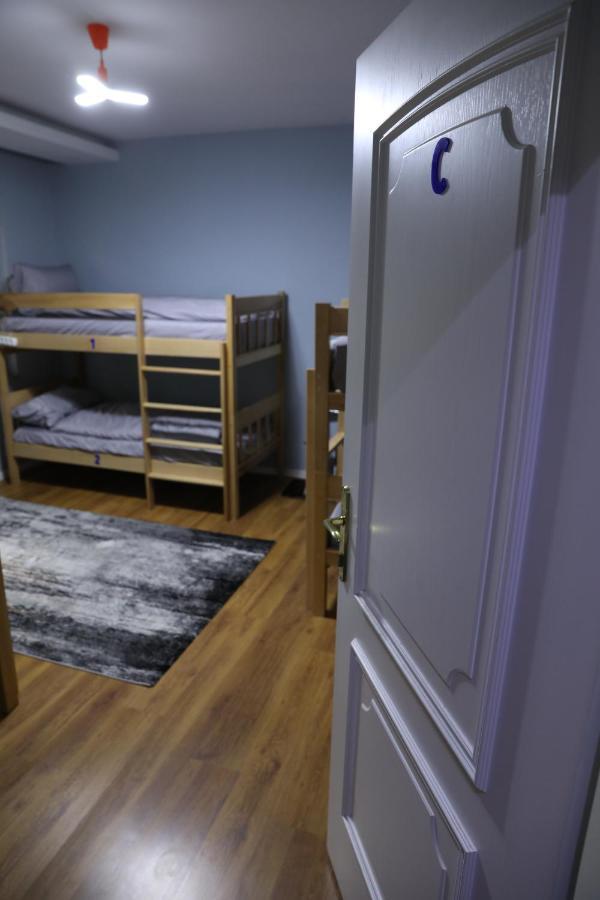 City Park Hostel Prishtinë Ngoại thất bức ảnh
