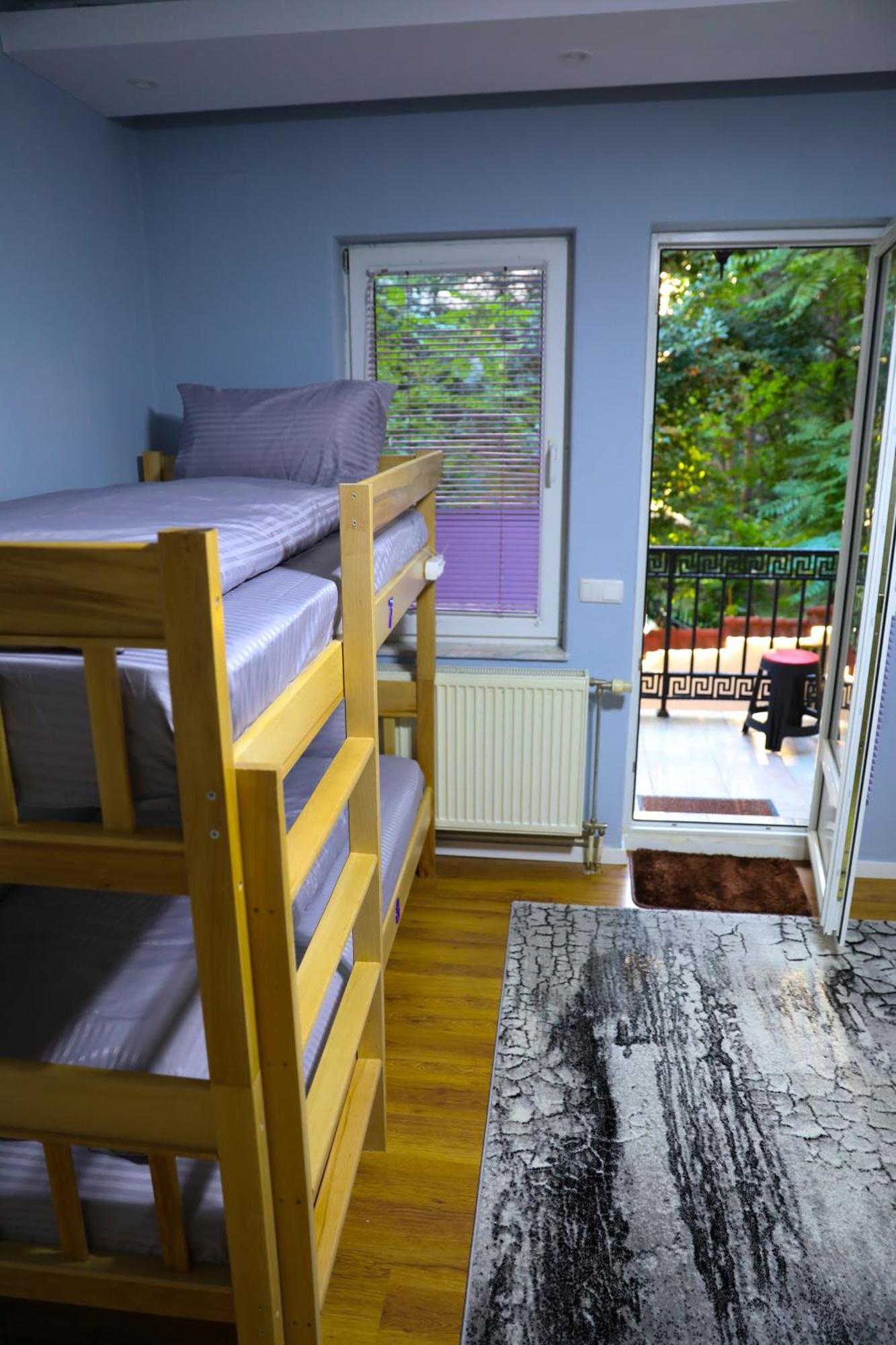 City Park Hostel Prishtinë Ngoại thất bức ảnh