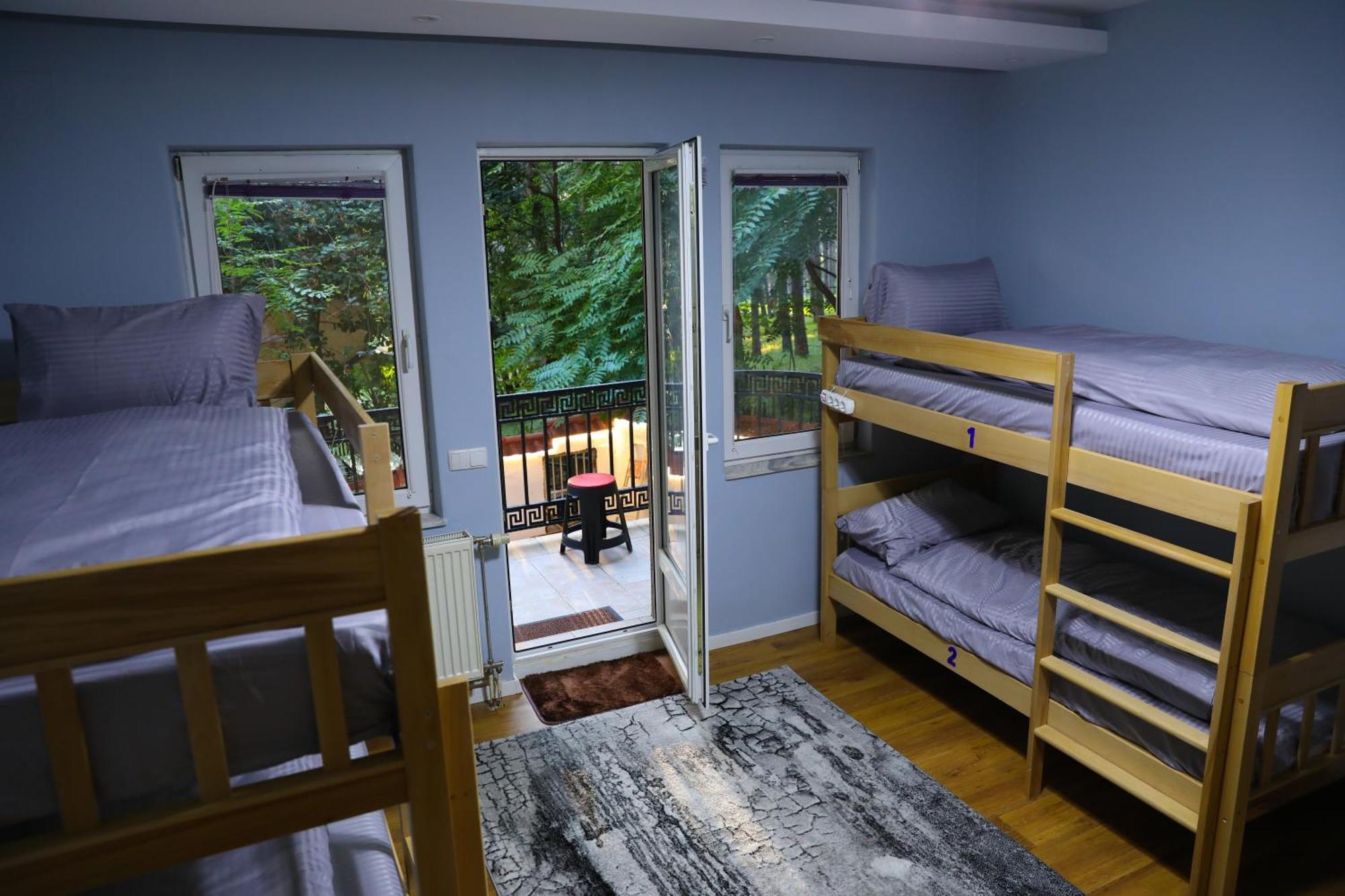 City Park Hostel Prishtinë Ngoại thất bức ảnh