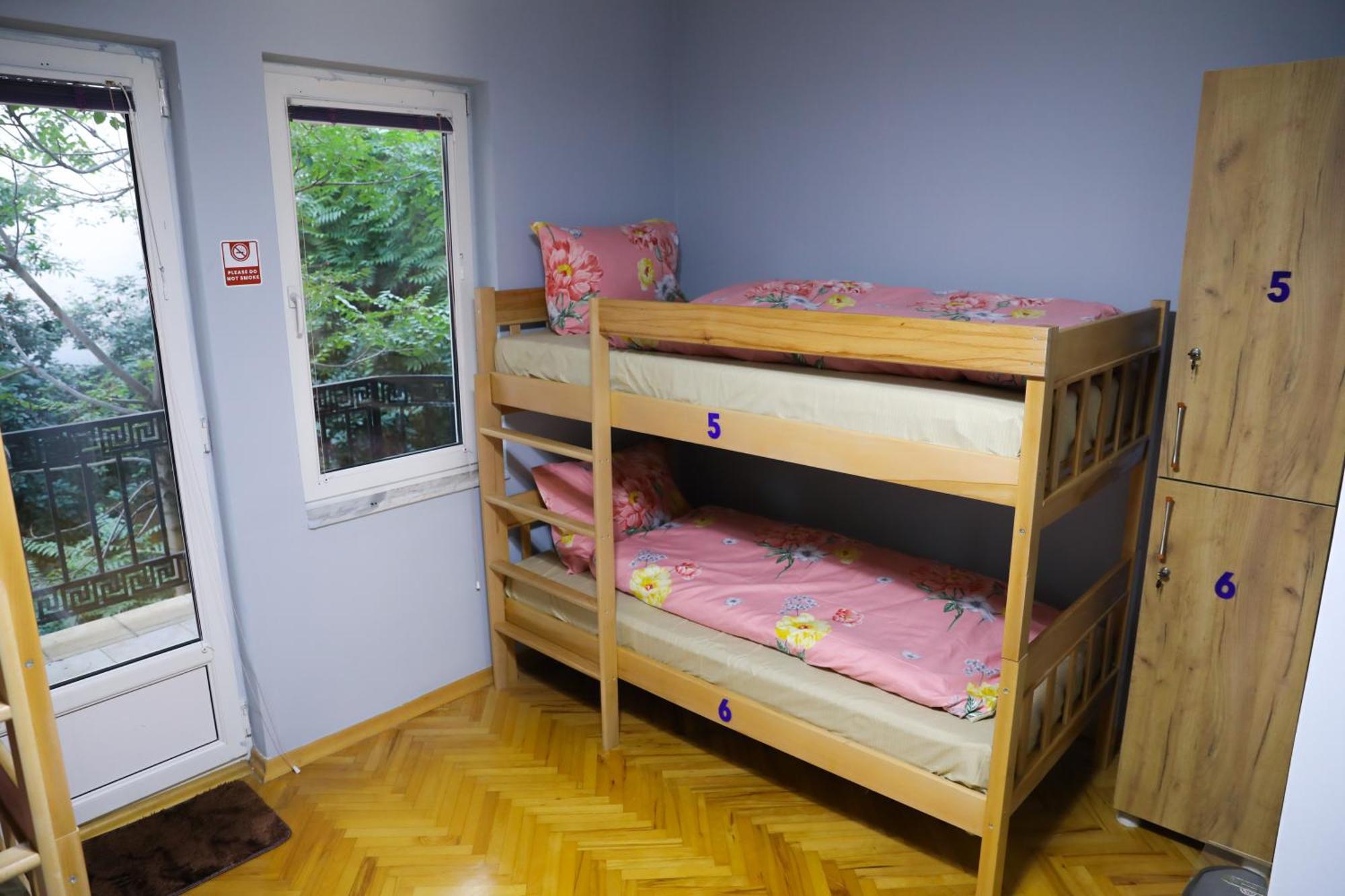 City Park Hostel Prishtinë Ngoại thất bức ảnh