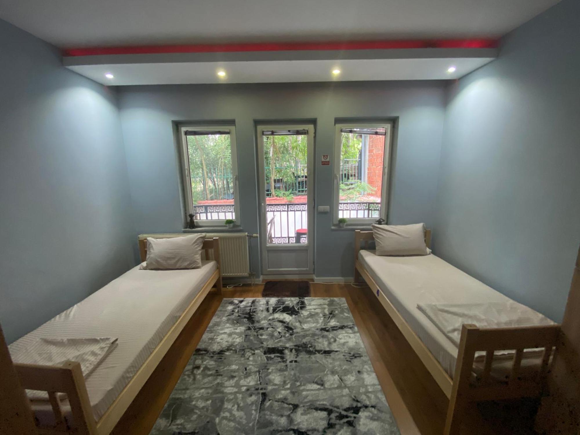 City Park Hostel Prishtinë Ngoại thất bức ảnh