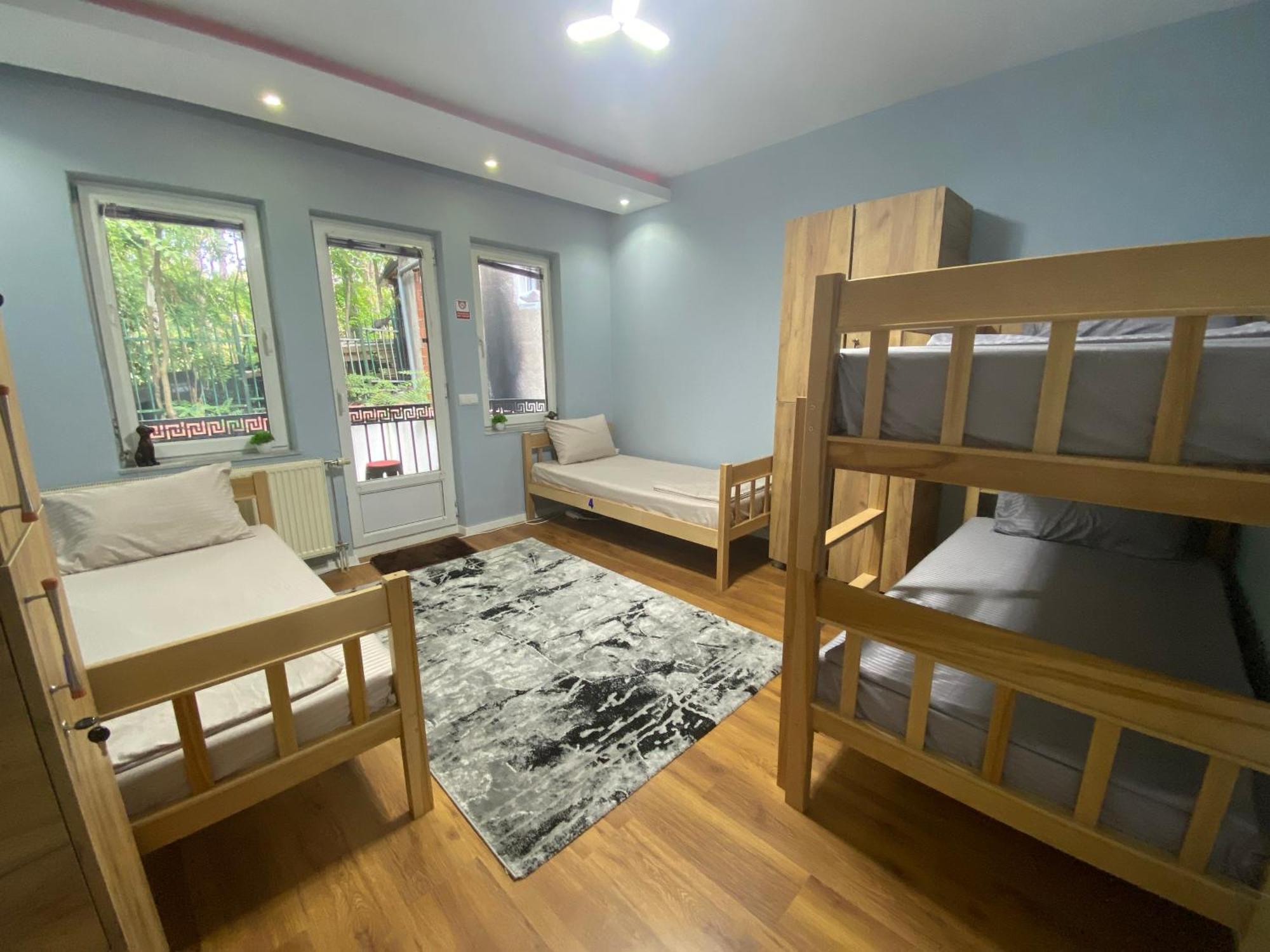 City Park Hostel Prishtinë Ngoại thất bức ảnh