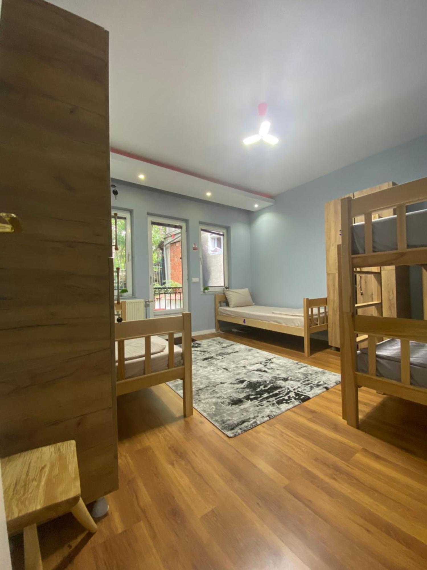 City Park Hostel Prishtinë Ngoại thất bức ảnh